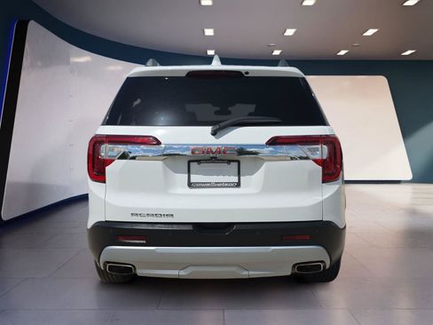 Used 2022 GMC Acadia SLT w/ LPO, Floor Liner Package FWD image 4