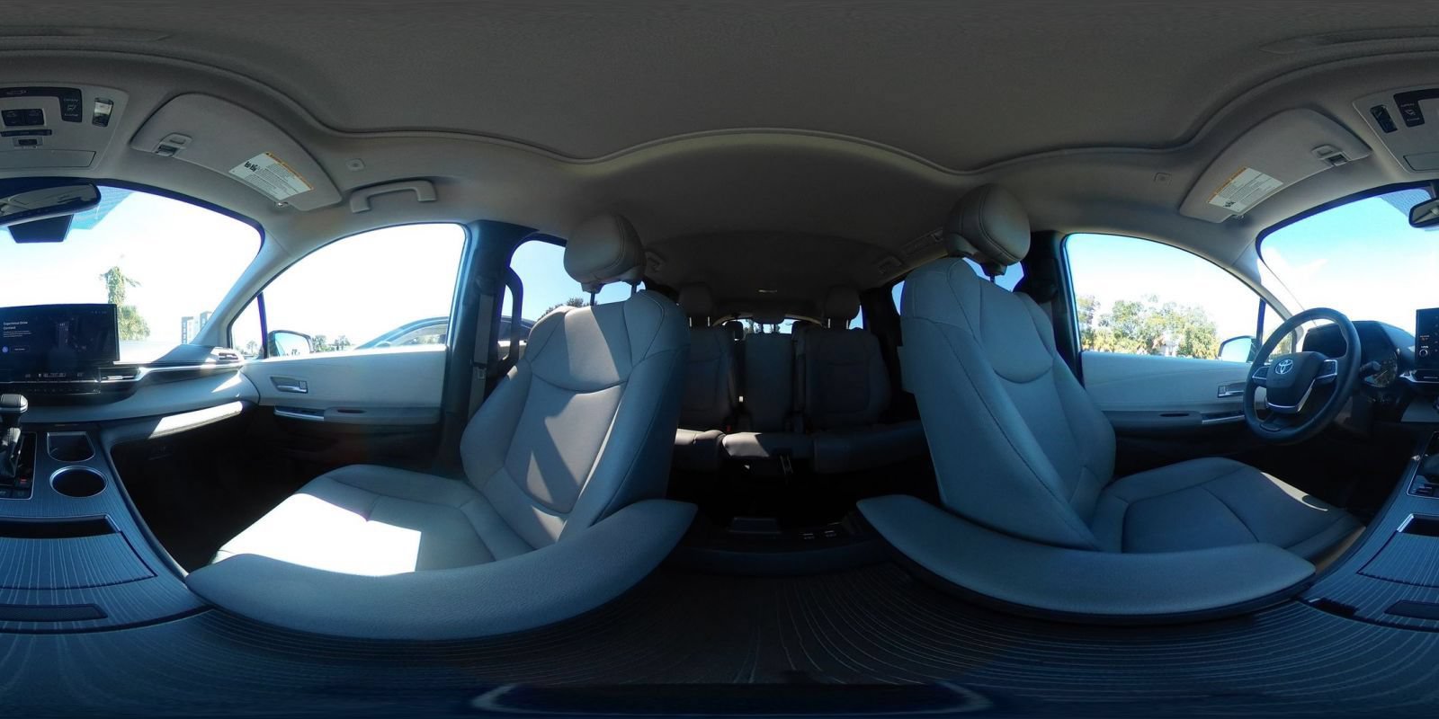 Used 2025 Toyota Sienna XLE FWD image 45