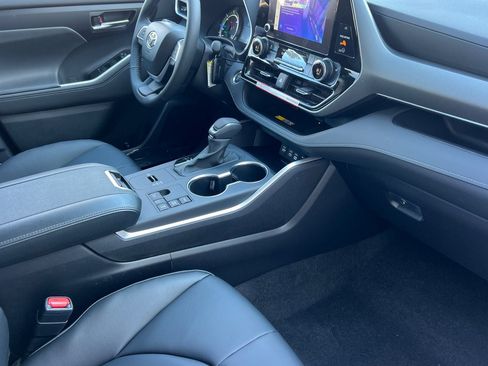 New 2026 Toyota Highlander XLE AWD/4WD image 16