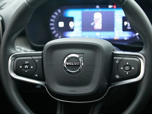 Certified 2025 Volvo XC40 B5 Ultra AWD/4WD image 27