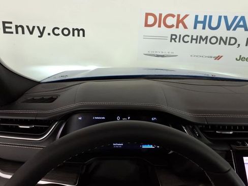 Used 2023 Jeep Grand Cherokee Overland AWD/4WD image 29