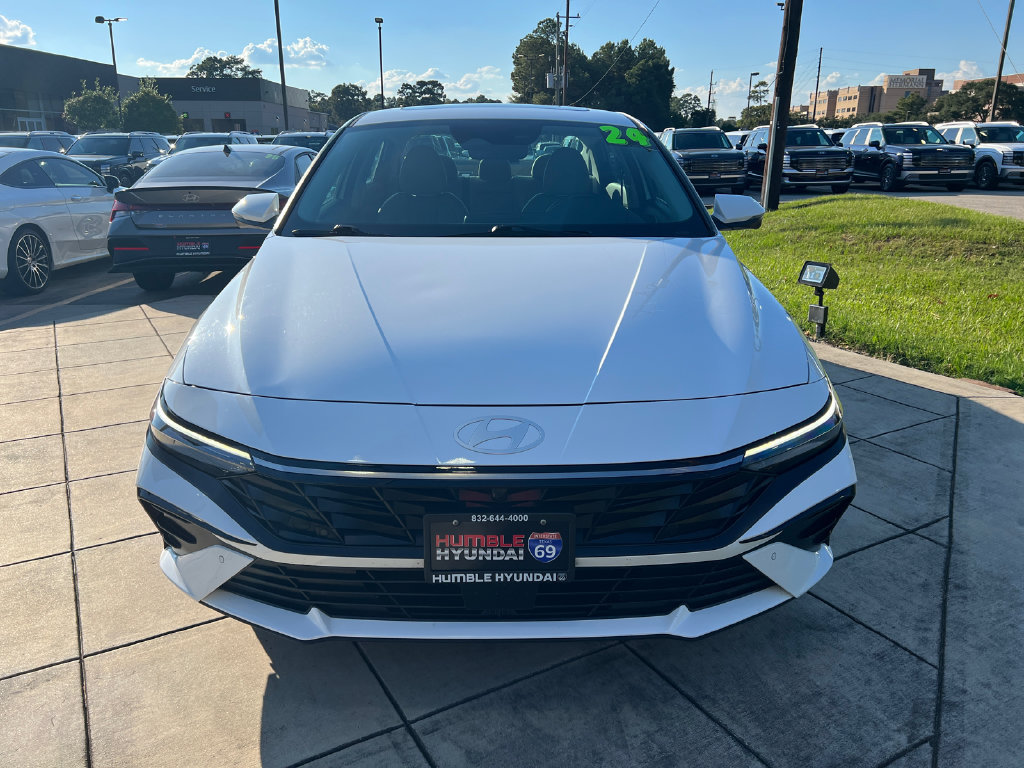 Used 2024 Hyundai Elantra Limited FWD image 2