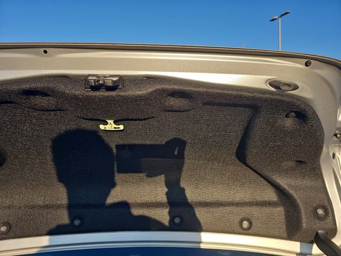 Used 2018 Toyota Camry LE image 14