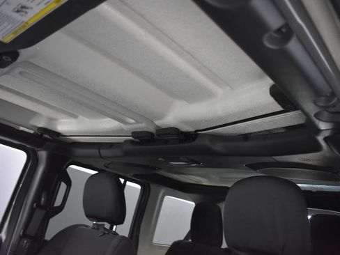 Used 2019 Jeep Wrangler Unlimited Sport S AWD/4WD image 17