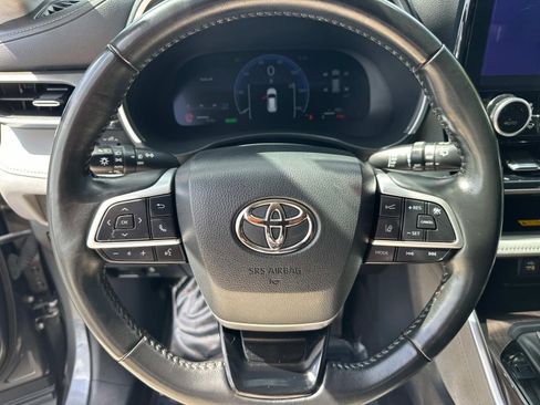 Used 2023 Toyota Highlander Limited image 13