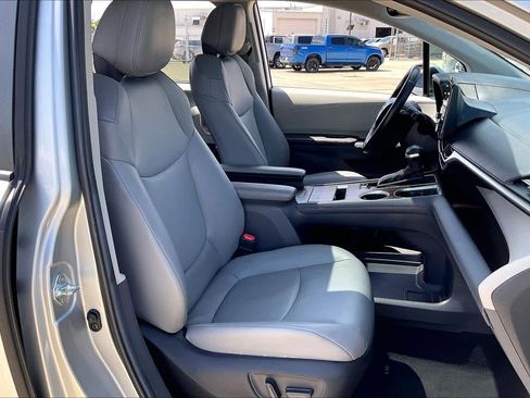 Used 2024 Toyota Sienna XLE FWD image 18