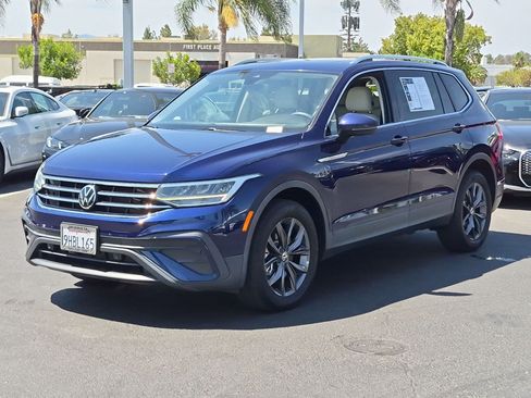 Used 2023 Volkswagen Tiguan SE w/ Panoramic Sunroof Package FWD image 5