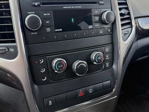 Used 2013 Jeep Grand Cherokee Laredo w/ Laredo E Group AWD/4WD image 14