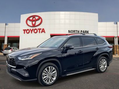 Certified 2025 Toyota Highlander Platinum
