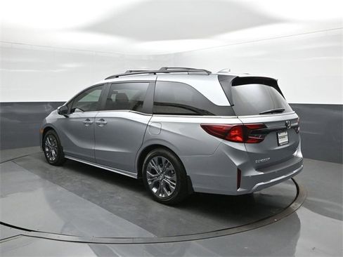 New 2026 Honda Odyssey Touring image 5