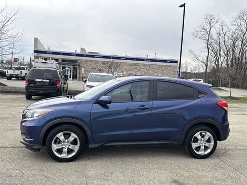 Used 2016 Honda HR-V LX image 2