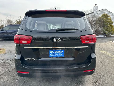 Used 2020 Kia Sedona L image 5