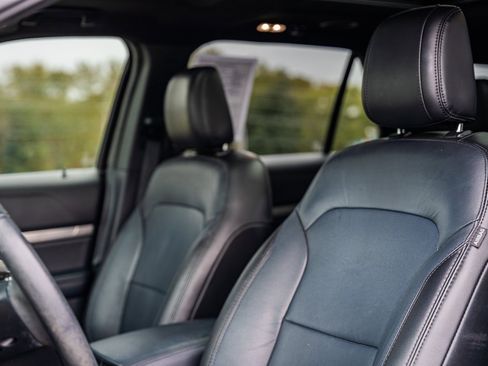 Certified 2018 Ford Explorer XLT w/ Equipment Group 202A image 20