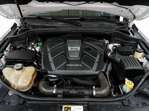 Used 2014 Jeep Grand Cherokee Limited w/ Luxury Group II image 3