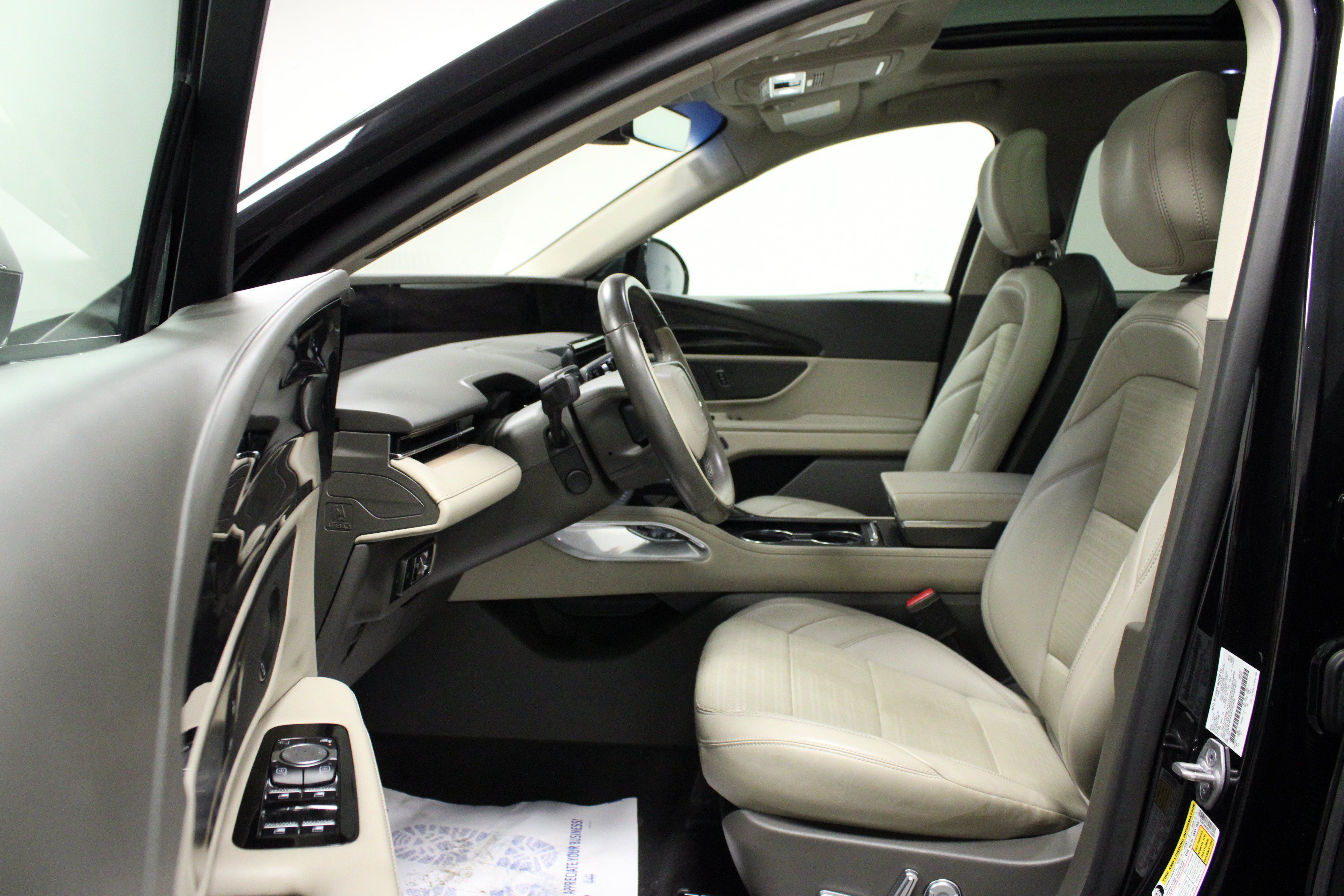 Used 2024 Lincoln Nautilus Reserve w/ Equipment Group 202A AWD/4WD image 12