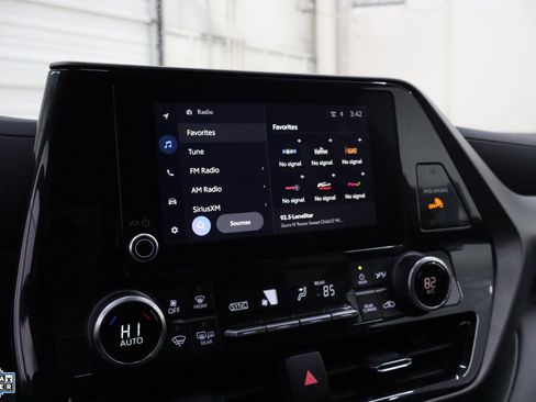 Used 2023 Toyota Highlander L image 20