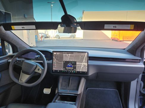 Used 2024 Tesla Model X image 24