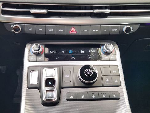 Used 2025 Hyundai Palisade Calligraphy image 16