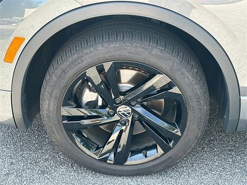 Certified 2024 Volkswagen Tiguan SE R-Line image 11