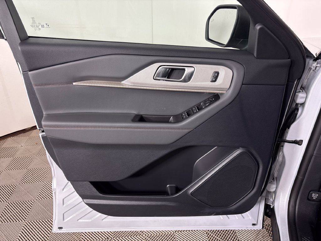 New 2026 Ford Explorer Active w/ Active Comfort Package RWD image 18