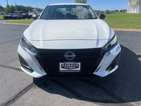 Used 2025 Nissan Altima 2.5 SV FWD image 2
