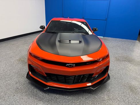 Used 2021 Chevrolet Camaro SS RWD image 3