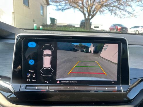 Used 2025 Volkswagen Atlas Cross Sport SE image 17