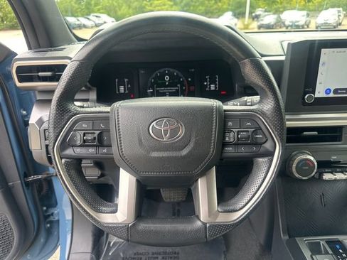 Used 2025 Toyota 4Runner SR5 AWD/4WD image 33