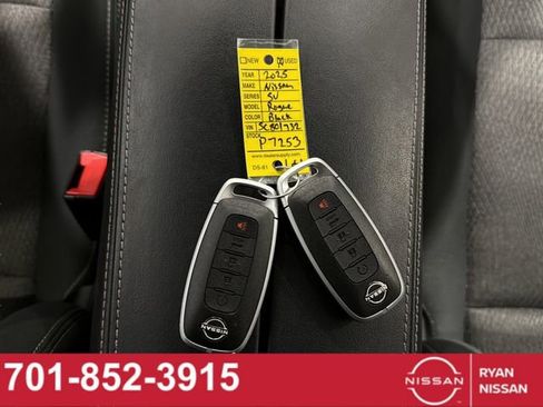 Certified 2025 Nissan Rogue SV image 25