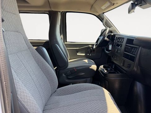 Used 2025 GMC Savana 3500 LT w/ LT Preferred Equipment Group RWD image 13