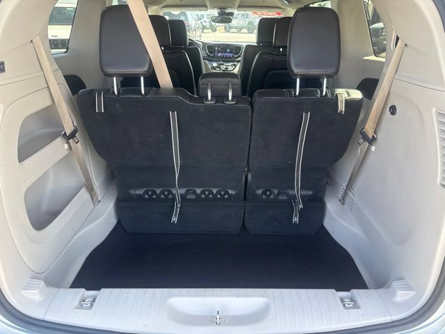 Used 2024 Chrysler Pacifica Touring-L FWD image 27