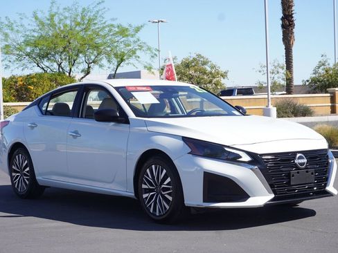 Certified 2025 Nissan Altima 2.5 SV FWD image 4