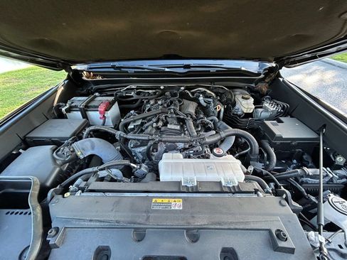 Used 2025 Toyota Tacoma Limited AWD/4WD image 12
