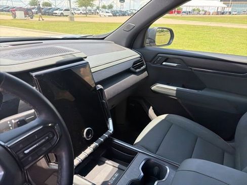 Used 2025 GMC Acadia AT4 w/ LPO, Floor Liner Package AWD/4WD image 15