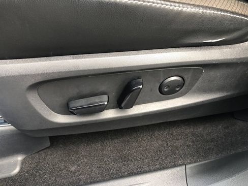 Used 2023 Nissan Pathfinder SL w/ Lighting Package (N92) FWD image 29