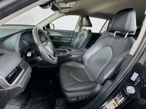 Certified 2025 Toyota Grand Highlander AWD image 13