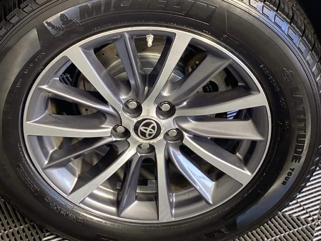 Used 2019 Toyota Highlander XLE AWD/4WD image 29