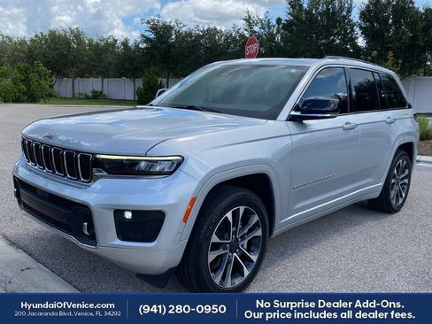 Used 2022 Jeep Grand Cherokee Overland AWD/4WD image 12