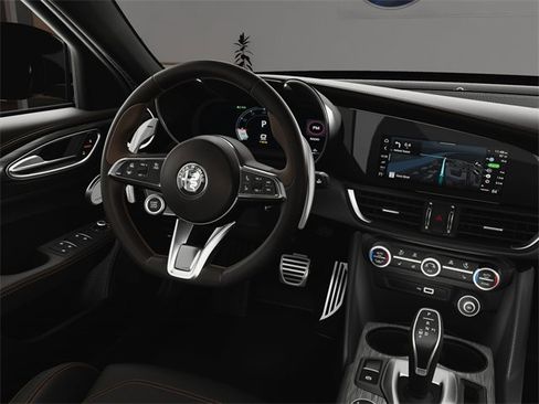 New 2025 Alfa Romeo Giulia w/ Driving Assist Package image 18