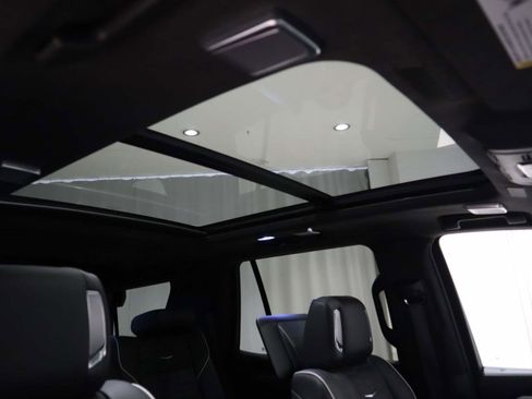 Used 2025 Cadillac Escalade Sport Platinum w/ LPO, Floor Liner Package AWD/4WD image 19