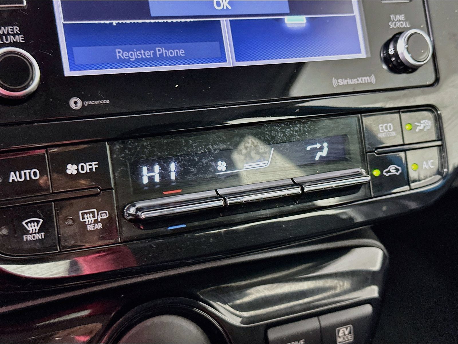 Used 2021 Toyota Prius LE AWD/4WD image 17