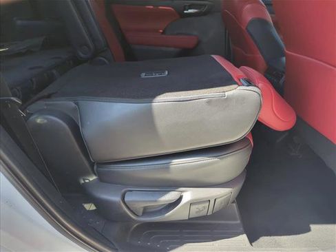 Used 2022 Toyota Highlander XSE FWD image 22