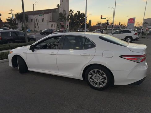Used 2018 Toyota Camry LE image 21