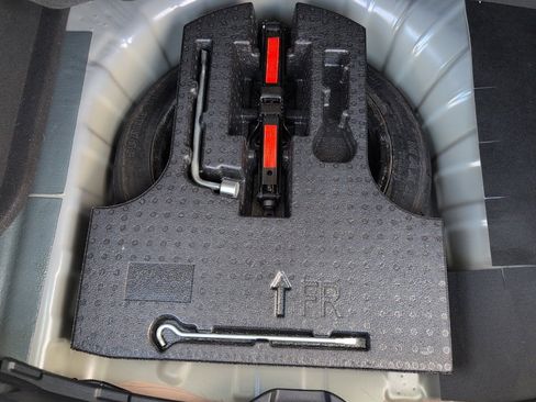 Used 2022 Nissan Kicks SR w/ Premium Package image 17