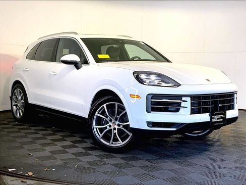 Certified 2026 Porsche Cayenne AWD/4WD image 9