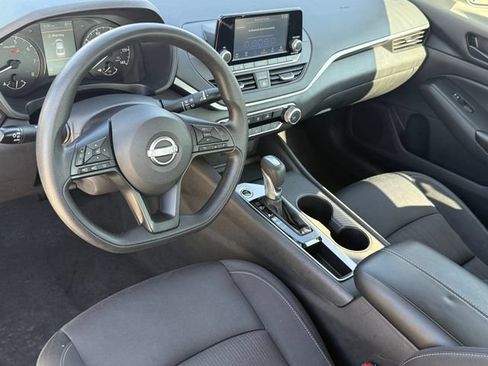Used 2024 Nissan Altima 2.5 S FWD image 7