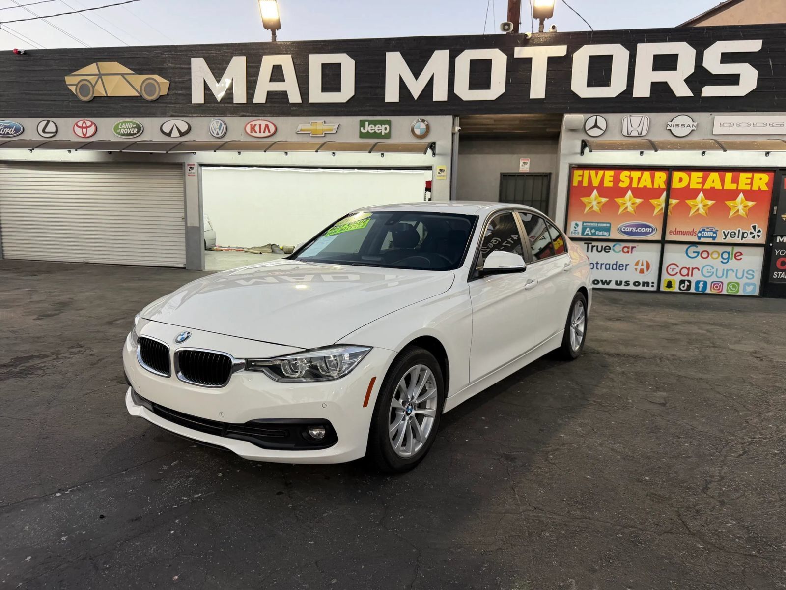 Used 2018 BMW 320i Sedan RWD image 1