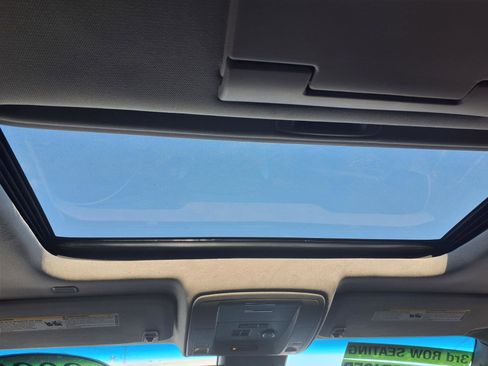 Used 2020 GMC Yukon XL SLT w/ Premium Edition image 11