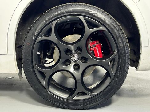 Used 2023 Alfa Romeo Stelvio Veloce AWD/4WD image 38