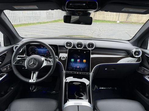 Used 2026 Mercedes-Benz GLC 300 4MATIC image 9